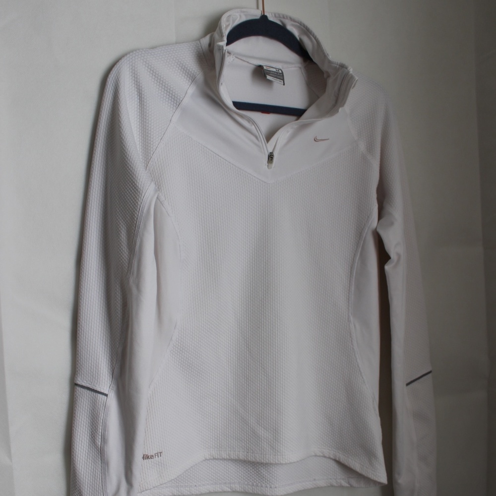 NIKE White Pull Over